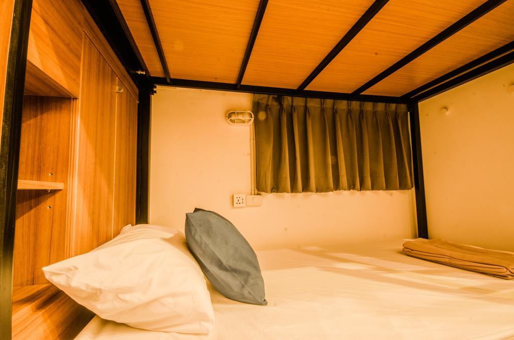 Pier 49 Hostel Bangkok Esterno foto